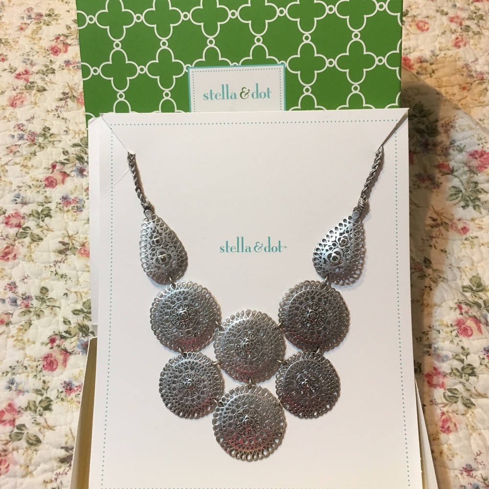 Stella & Dot Medina Bib Necklace